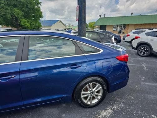 Lakeside Blue 2017 Hyundai SONATA SE