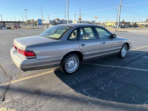 1995 Ford Crown Victoria LX