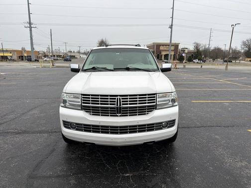 2012 Lincoln Navigator Base