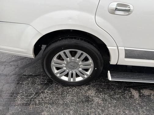 2012 Lincoln Navigator Base