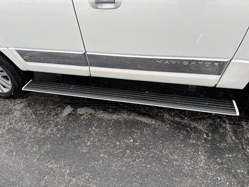 2012 Lincoln Navigator Base