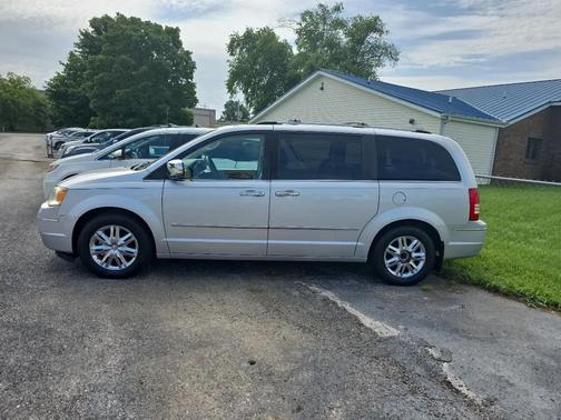 Silver 2008 Chrysler Town & Country Limited