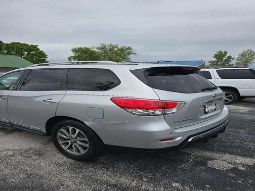 Brilliant Silver 2013 Nissan Pathfinder SL