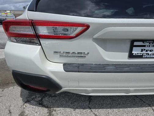 Crystal White Pearl 2018 Subaru Crosstrek 2.0i Premium