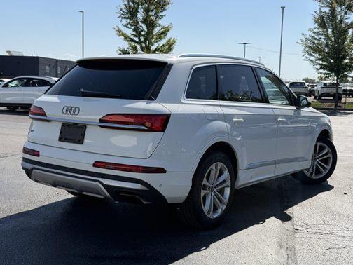 2025 Audi Q7 55 Premium Plus