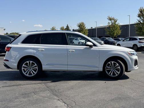 2025 Audi Q7 55 Premium Plus