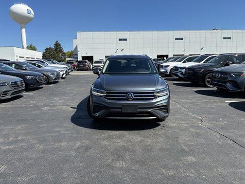 Platinum Gray Metallic 2022 Volkswagen Tiguan 2.0T SE