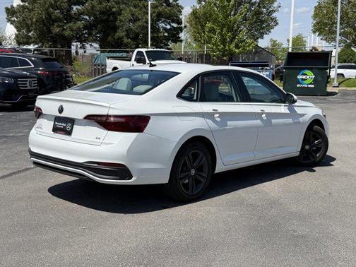 Opal White Pearl 2023 Volkswagen Jetta 1.5T SE