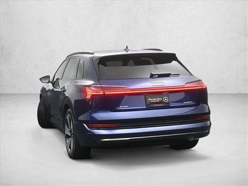 Navarra Blue Metallic 2022 Audi e-tron Premium Plus