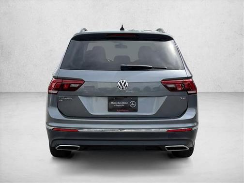 Platinum Gray Metallic 2018 Volkswagen Tiguan 2.0T SEL