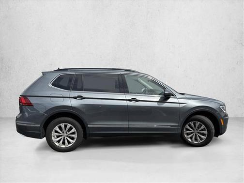 Platinum Gray Metallic 2018 Volkswagen Tiguan 2.0T SEL