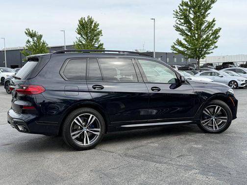 Carbon Black Metallic 2021 BMW X7 xDrive40i