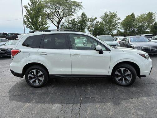 Crystal White Pearl 2018 Subaru Forester 2.5i Limited