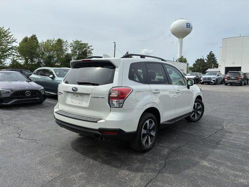 Crystal White Pearl 2018 Subaru Forester 2.5i Limited
