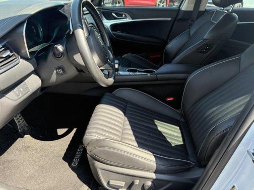 2022 Genesis G70 2.0T AWD
