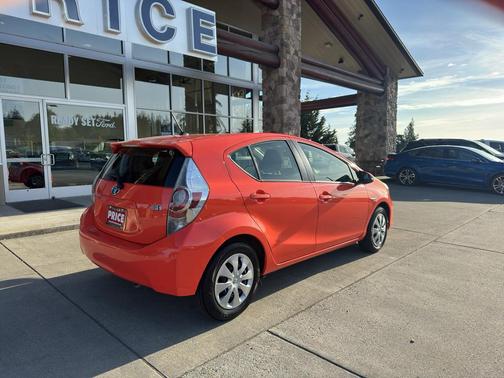 Habanero 2014 Toyota Prius c Two