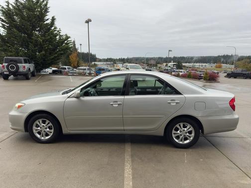 2004 Toyota Camry LE V6