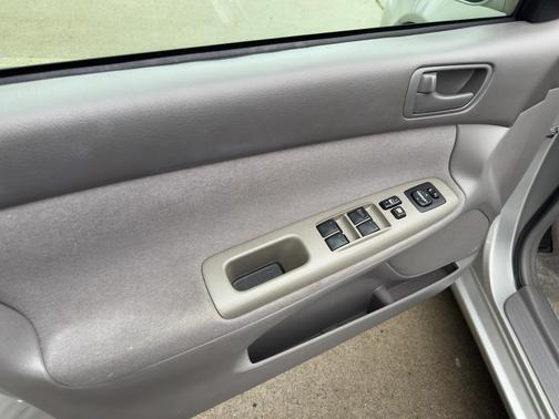 2004 Toyota Camry LE V6