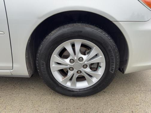 2004 Toyota Camry LE V6