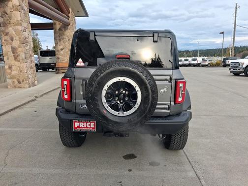 Carbonized Gray Metallic 2026 Ford Bronco Badlands