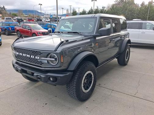 Carbonized Gray Metallic 2026 Ford Bronco Badlands
