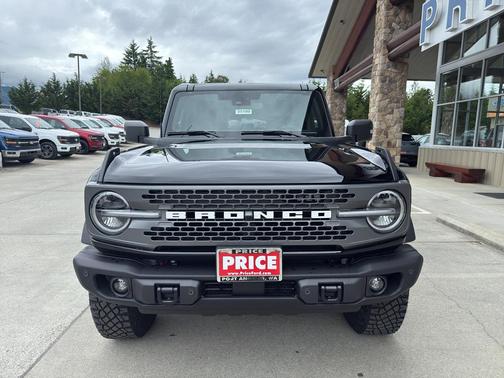 Shadow Black 2025 Ford Bronco Badlands