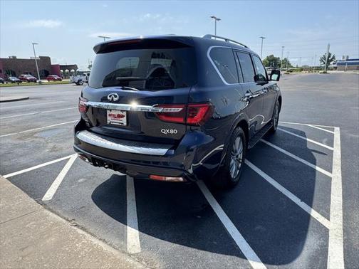 2022 INFINITI QX80 Luxe