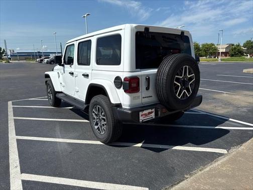 2025 Jeep Wrangler 4-Door Sahara 4x4