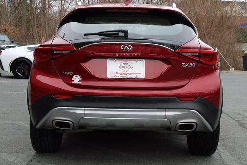 2017 INFINITI QX30 Premium