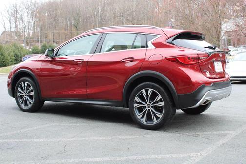 2017 INFINITI QX30 Premium