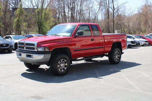 Red 2000 Dodge Ram 1500 Short Bed