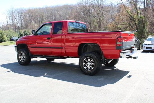 Red 2000 Dodge Ram 1500 Short Bed