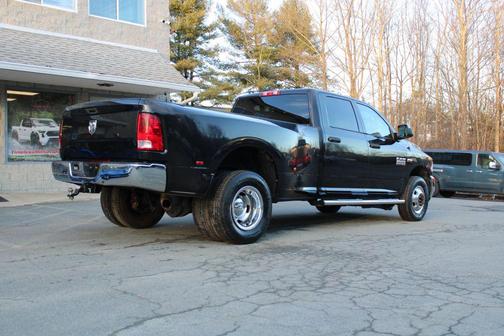 Brilliant Black Crystal Pearlcoat 2016 RAM 3500 Tradesman
