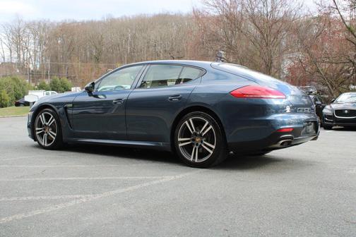 2015 Porsche Panamera 4