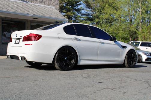 Alpine White 2016 BMW M5 Base