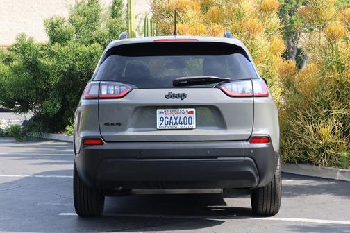 Sting-Gray Clearcoat 2023 Jeep Cherokee Altitude