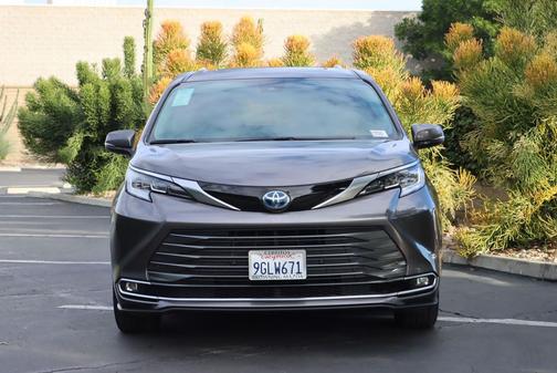 2023 Toyota Sienna Limited