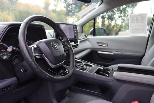 2023 Toyota Sienna Limited