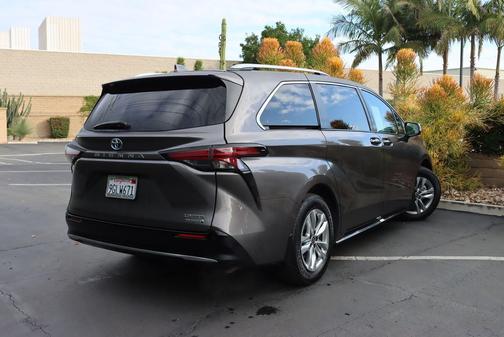 2023 Toyota Sienna Limited