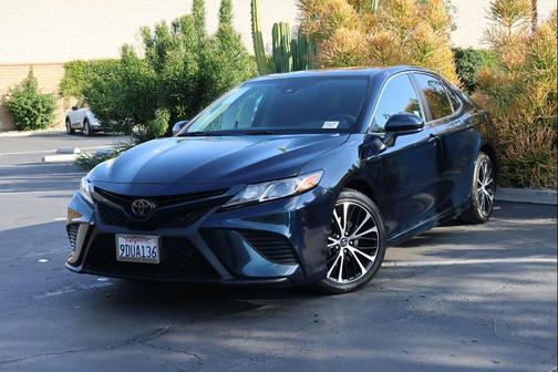 2020 Toyota Camry SE