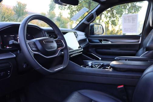 2024 Jeep Wagoneer L Series II 4x4