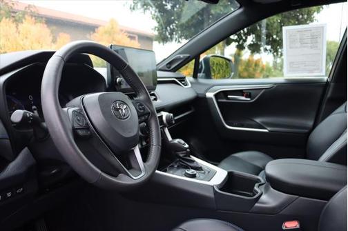 2023 Toyota RAV4 Hybrid SE