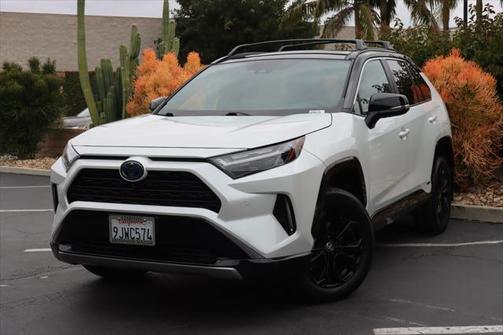 2023 Toyota RAV4 Hybrid SE