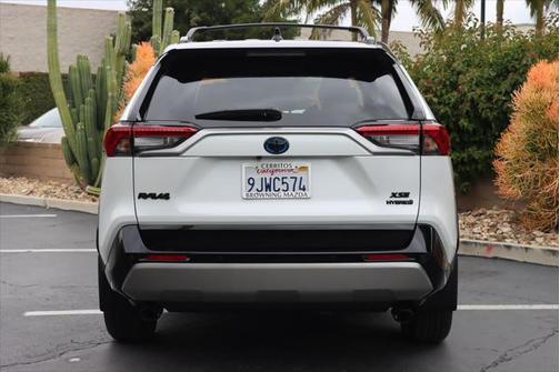 2023 Toyota RAV4 Hybrid SE