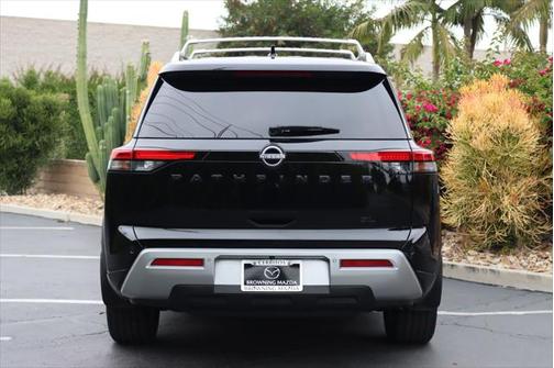 2022 Nissan Pathfinder SL 2WD