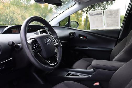 2022 Toyota Prius LE