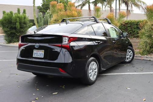 2022 Toyota Prius LE