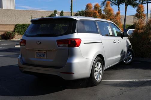 2017 Kia Sedona L