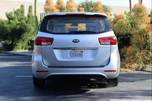 2017 Kia Sedona L