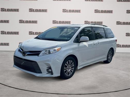 2019 Toyota Sienna XLE